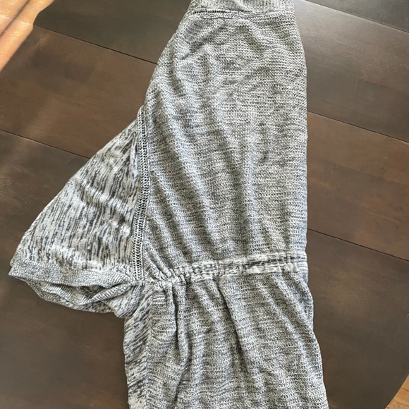Lululemon Breeze Easy Wrap Heathered Light Grey/Heathered Deep Coal M/L - Picture 3 of 6